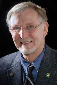 Two Veteran Nut Researchers Retire