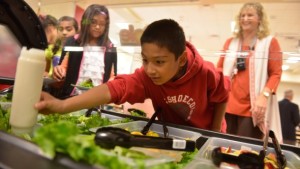 Texas Grocery Chain Partners With Dole To Donate 7 Salad Bars To Schools