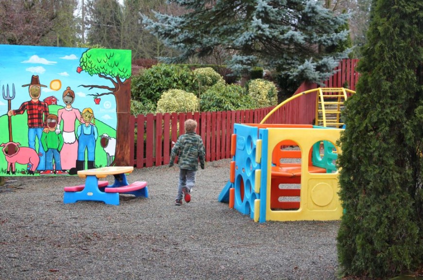 Children can enjoy a small play area.