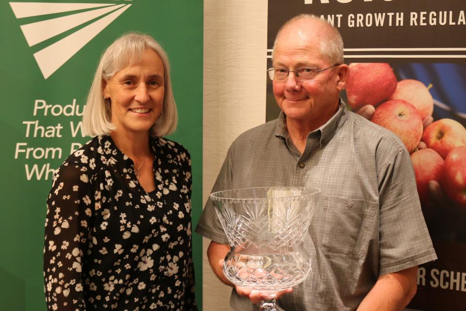Why Happiness and Apple Grower of the Year Award Make a Great Pair - Vimarsana News